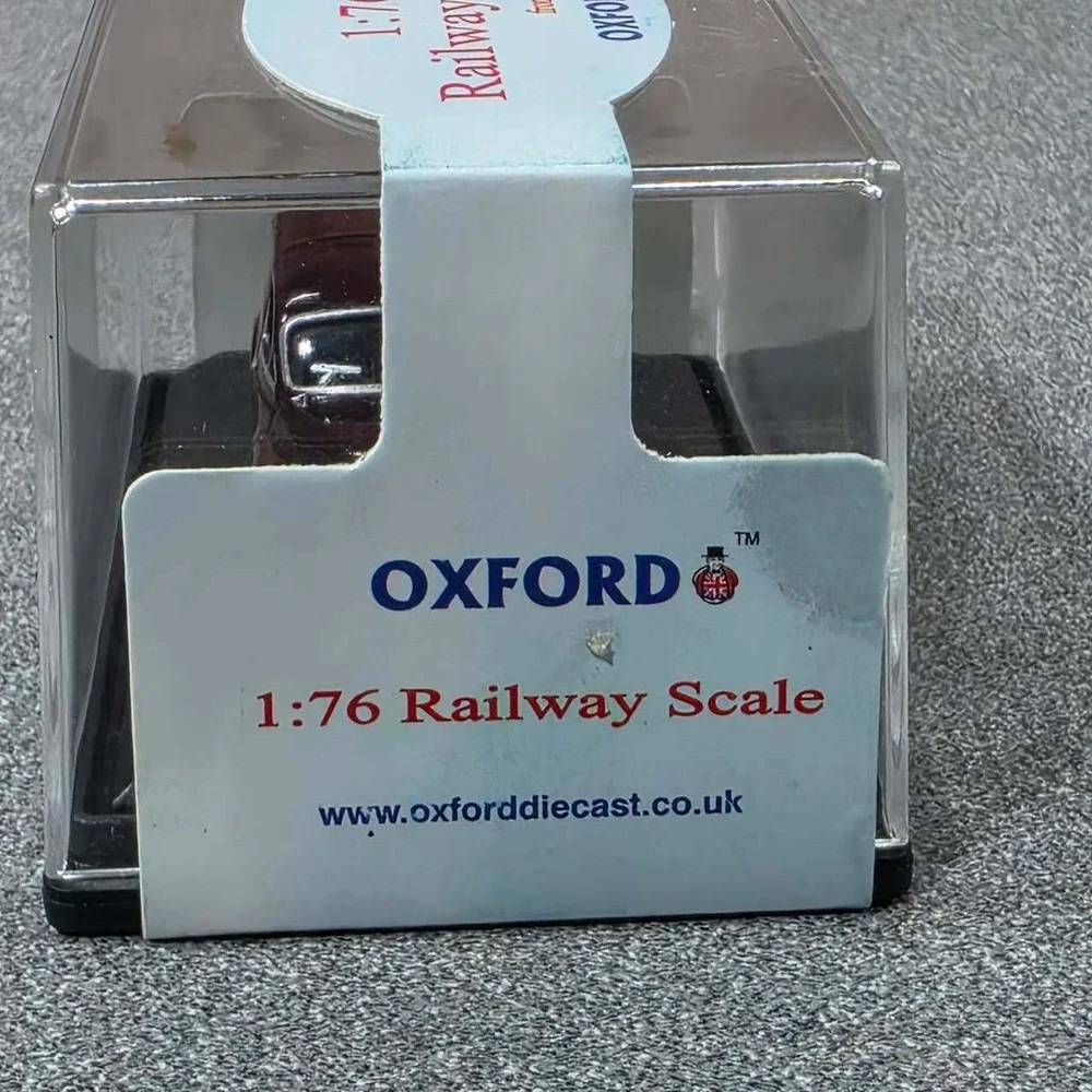 Oxford Morris Minor Traveller 1:76 Maroon Like New Diecast Railway Scale Car